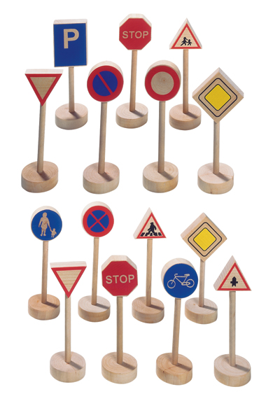 Drewniane znaki drogowe